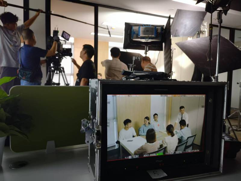 江华TVC拍摄公司：科技产品视觉化大师，诠释未来感与功能美学